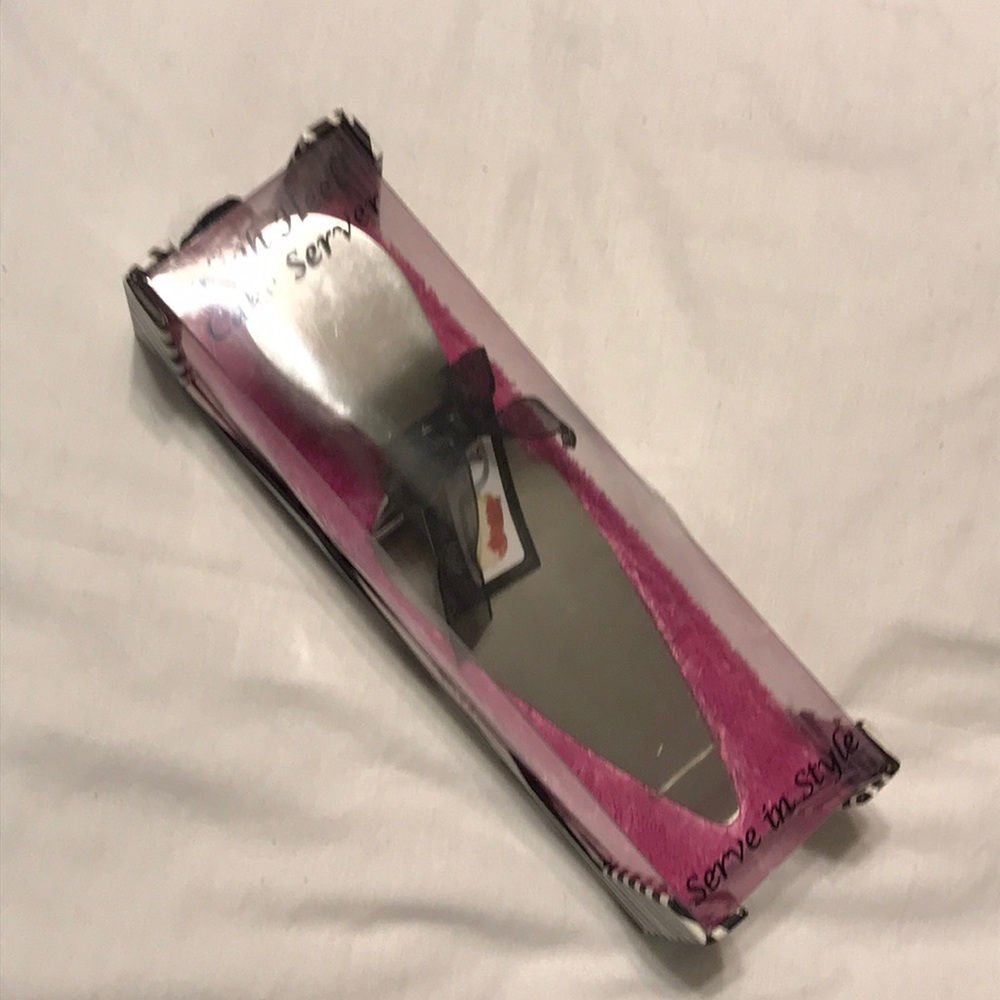 Wild Eye Designs cake server